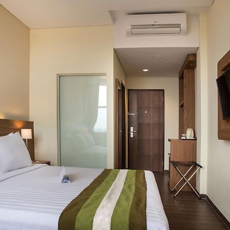 Grand Whiz Poins Simatupang Джакарта Экстерьер фото