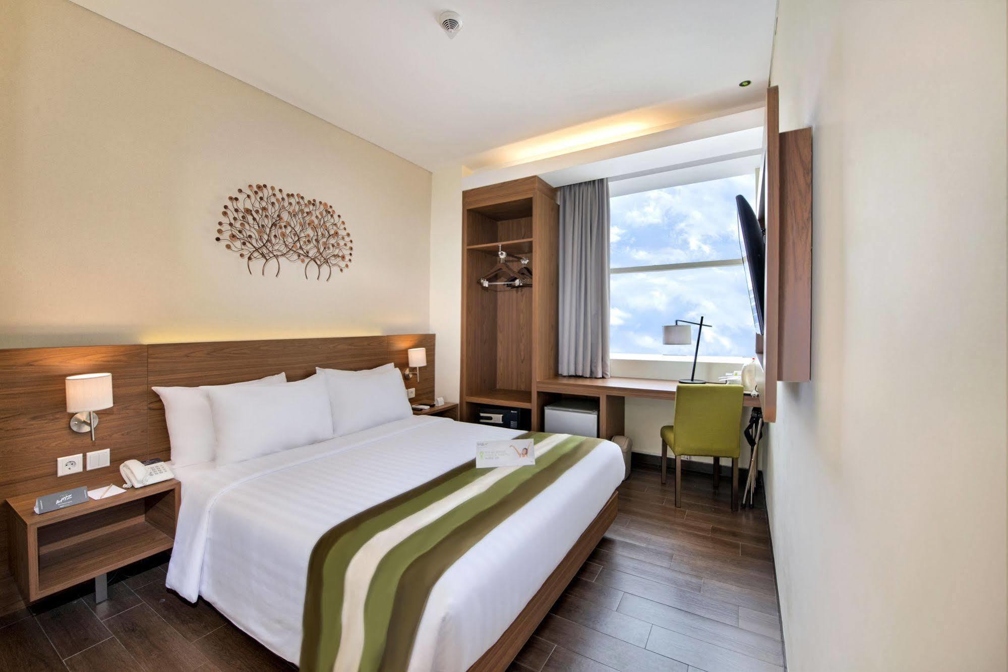 Grand Whiz Poins Simatupang Джакарта Экстерьер фото