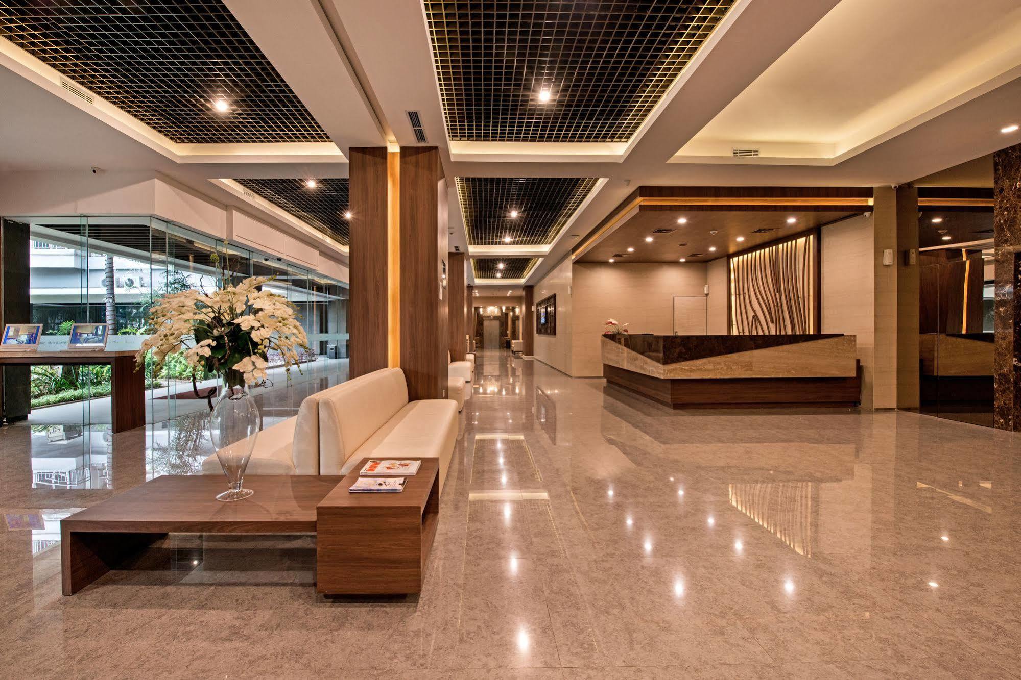 Grand Whiz Poins Simatupang Джакарта Экстерьер фото