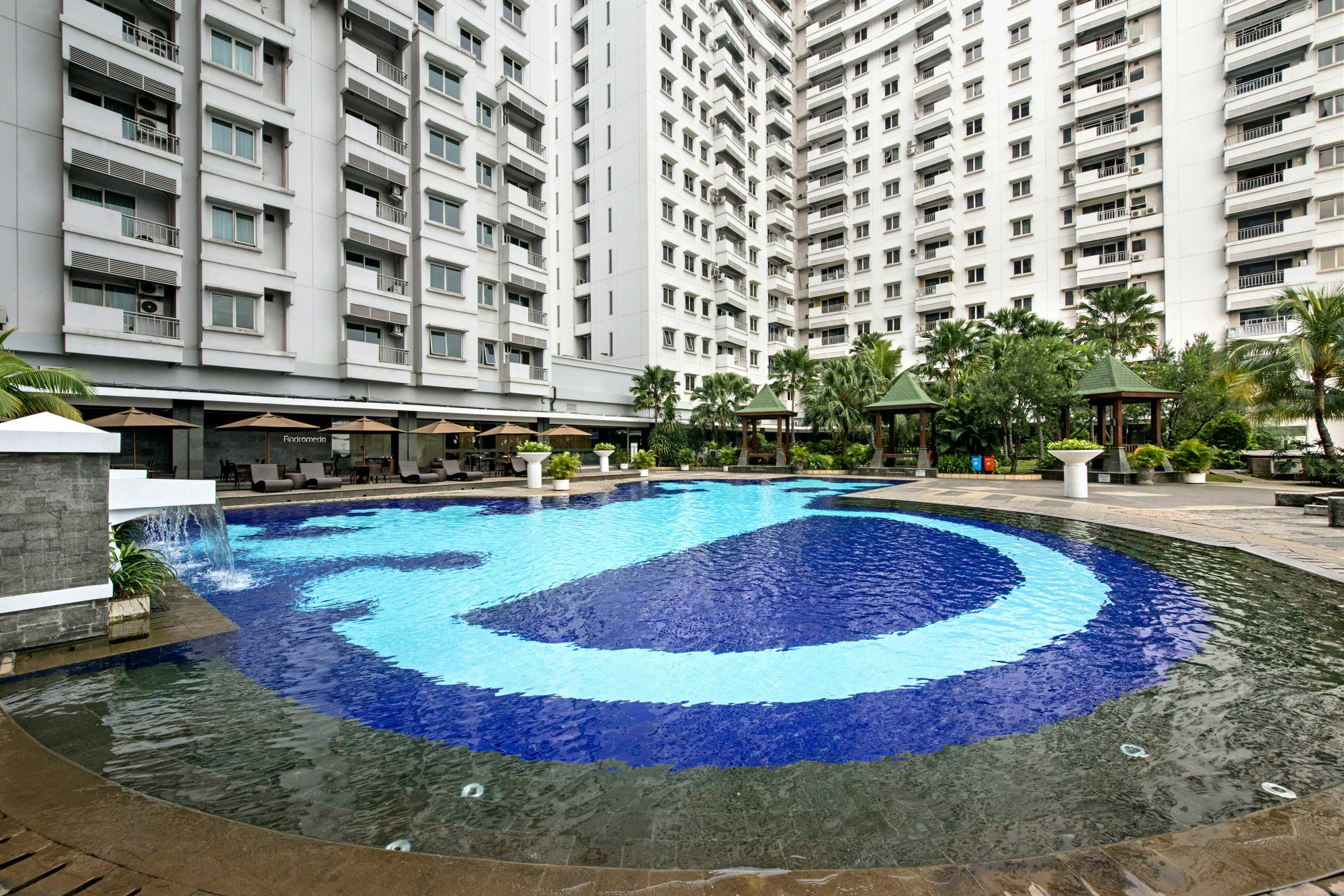Grand Whiz Poins Simatupang Джакарта Экстерьер фото